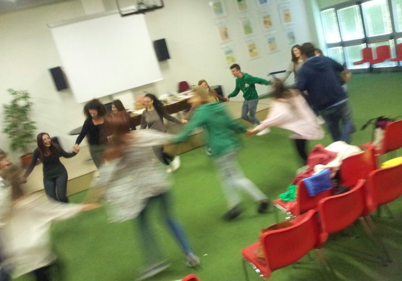 La Scuola Italiana Cantastorie utilizza le fiabe come strumento educativo e trasformativo per gli studenti dell'ISIS Pertini dell'indirizzo Servizi per la sanità e l’assistenza sociale nel 2015